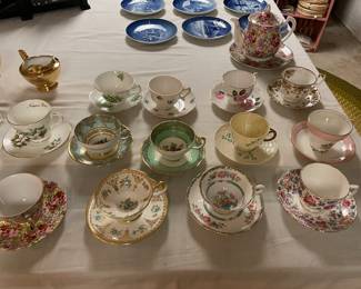 Tea cups/saucers