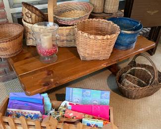 Drop-leaf table and baskets