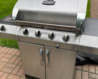 Commercial Chsr-Broil LP grill w 2 tanks