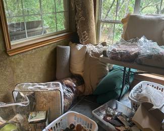 area rug, bedding, quilts, curtains