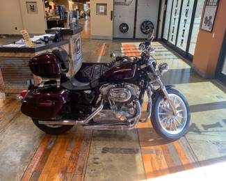 2007 Harley Davidson 883 with 6700 miles. Has been completely overhauled by Southern Thunder in Memphis. $6000 firm