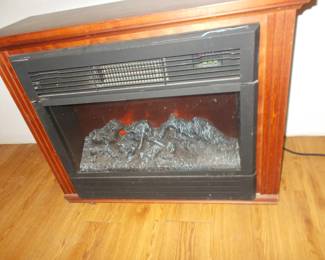 Electric fireplace WORKS   we have 2
