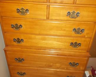 Pine matching chest of drawers