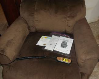 Nice small size lift recliner