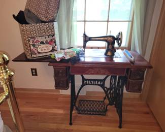 Singer Treadle sewing machine w/cabinet