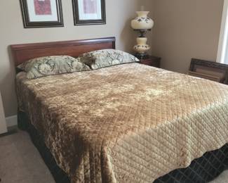 Full size antique bed