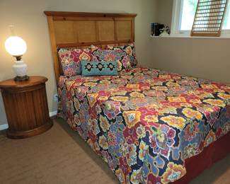 Full size bed w/cool headboard