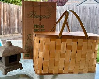 Burlington Banquet Picnic Basket w/ Box