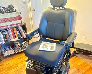 Quantum Power Scooter Chair Hardly Used with Manual Looks New Condition
