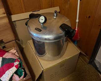 Made of honor pressure cooker