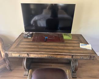 Hooker Furniture Rhapsody Writing Desk