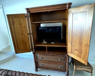 Tommy Bahama Style Queen Bedroom Set Armoire