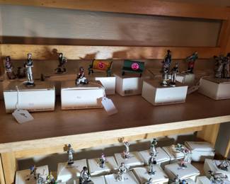 Over 30 pewter figures from Hudson