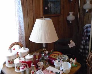 Note the Pole lamp in the far right corner. It has white plastic hobnail globes but it is still a cutie, with a 3-way switch too!!