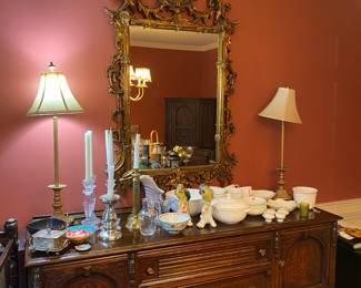 🕯️ lamps. 
Costume jewelry table 