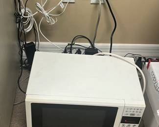 Microwave - $25  - Appointment required to preview the items. Please call or text 386-290-1463 to schedule a time during the hours posted. Thank you.