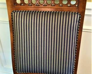 A Closer Look! There are 8 chairs in all!