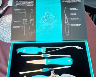 Seafood cracking tools