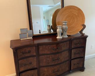 Pulaski Ashton Park 9 Drawer Dresser with Mirror (19"D x 68"W x 38"H)