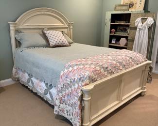 Shabby Chic Antique Queen Bed (63"H Headboard / 25-1/2"H Footboard x 65-1/2"W)