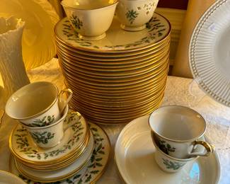 Lenox Porcelain X-Mas China (40pc)