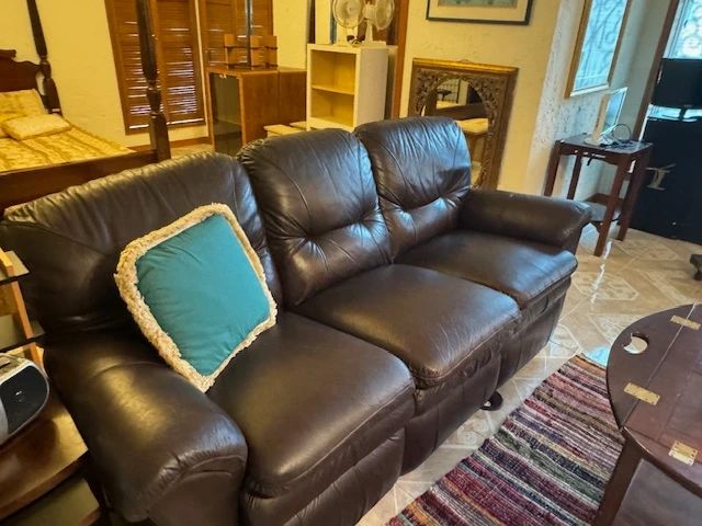 3 cushion La-Z -Boy  new  Recliner - Primo Condition   Rug and Butlers Rolling All Wood Table