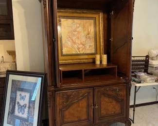 Entertainment  Amoire Perfect Condition