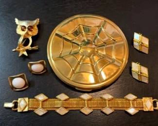 Tussy Spider Web Compact  Costume Jewelry