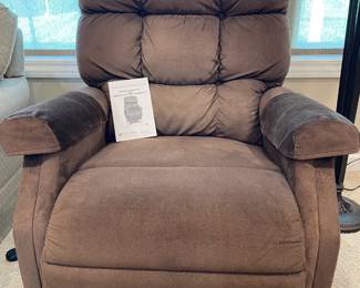 Power Lift & Recline Chair Gently Used