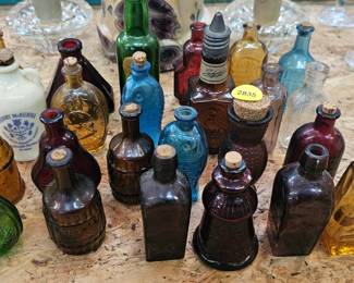 LOT OF SMALL VINTAGE GLASS BOTTLES