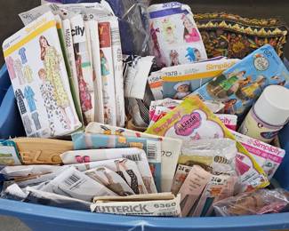 LOT OF SEWING PATTERNS, ETC