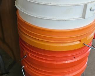 LOT OF 5 GALLON BUCKETS