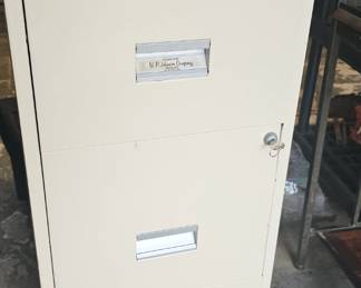 METAL FILING CABINET