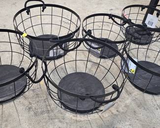 LOT OF WIRE BASKETS