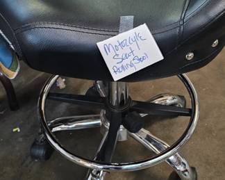 MOTOCYCLE SEAT ROLLING STOOL