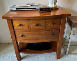 Broyhill nightstand matches chest and dresser