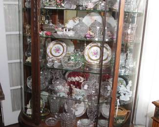 LARGE OAK BOW FRONT CHINA/CURIO CABINET WITH GLASS SHELVES FROM MALOOF ESTATE