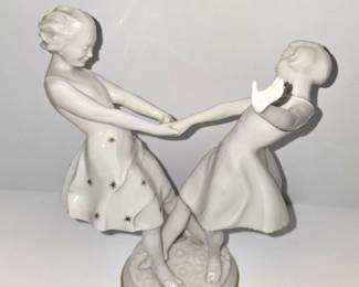 Vintage Girls Dancing. Hutschenreuther Porcelain Figurine. Germany