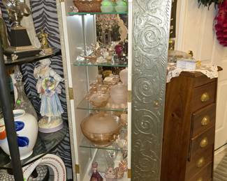 Side doors do not close, they are made to stay open on the sides