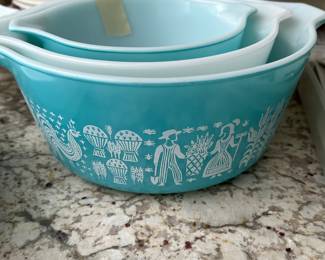 Pyrex Butterprint Amish Cinderella mixing bowls