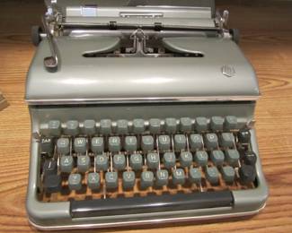 1956 Torpedo Portable Typewriter w/Case