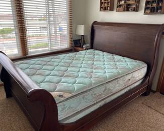 Queen Sze sleigh bed