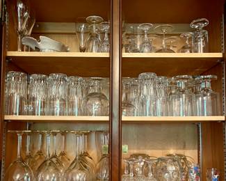 Various glasware sets 