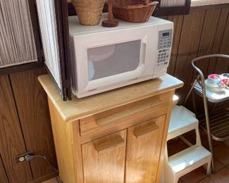 Mircowave and stand 