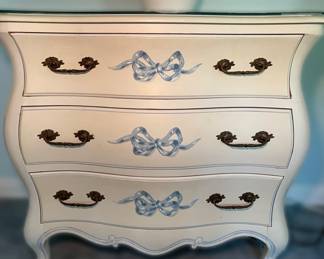 White wood 3 draw dresser 