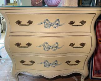 White wood 3 draw dresser 