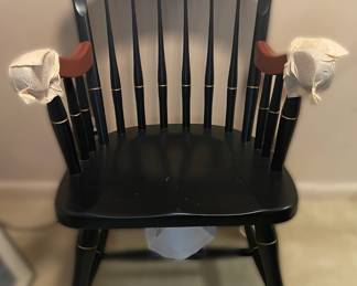 Black back captain chair 