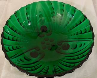 oyster & pearl emerald green berry bowl