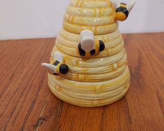 Beehive Measuring Cups