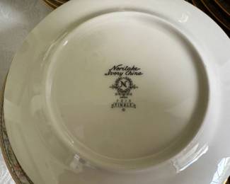 Noritake china svc 8 Finale pattern